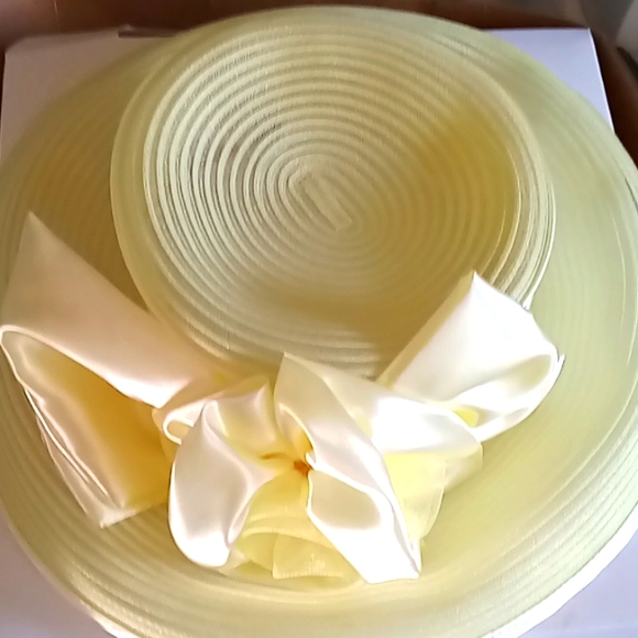 New inbox summer yellow fancy hat with silk bow embellishment Miss Hi's classic - Picture 3 of 5